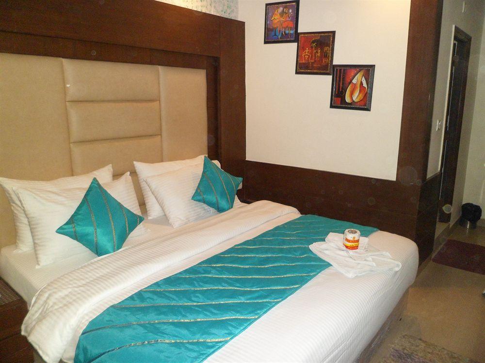 Hotel Shelton Νέο Δελχί Εξωτερικό φωτογραφία