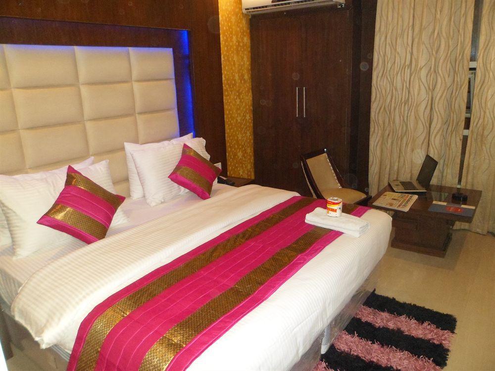 Hotel Shelton Νέο Δελχί Εξωτερικό φωτογραφία