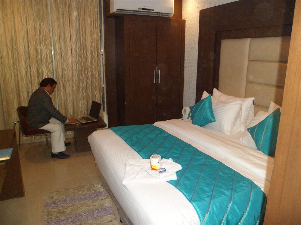 Hotel Shelton Νέο Δελχί Εξωτερικό φωτογραφία