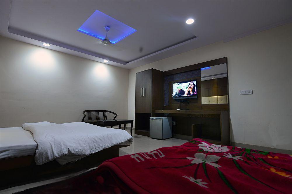 Hotel Shelton Νέο Δελχί Εξωτερικό φωτογραφία