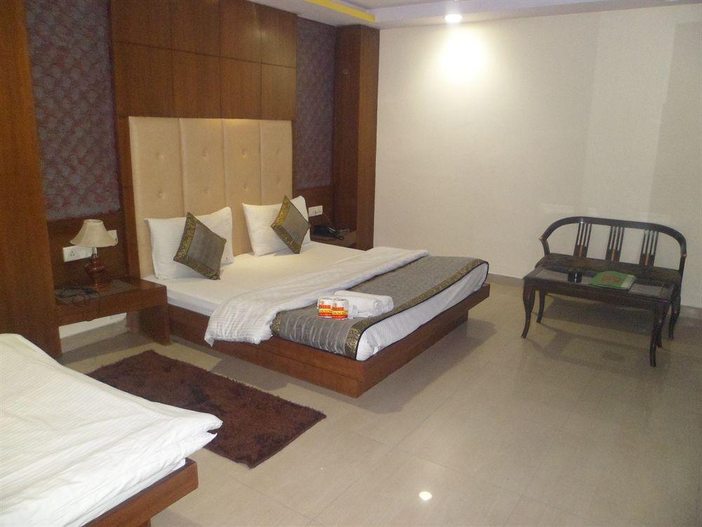 Hotel Shelton Νέο Δελχί Εξωτερικό φωτογραφία