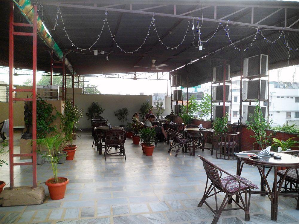 Hotel Shelton Νέο Δελχί Εξωτερικό φωτογραφία