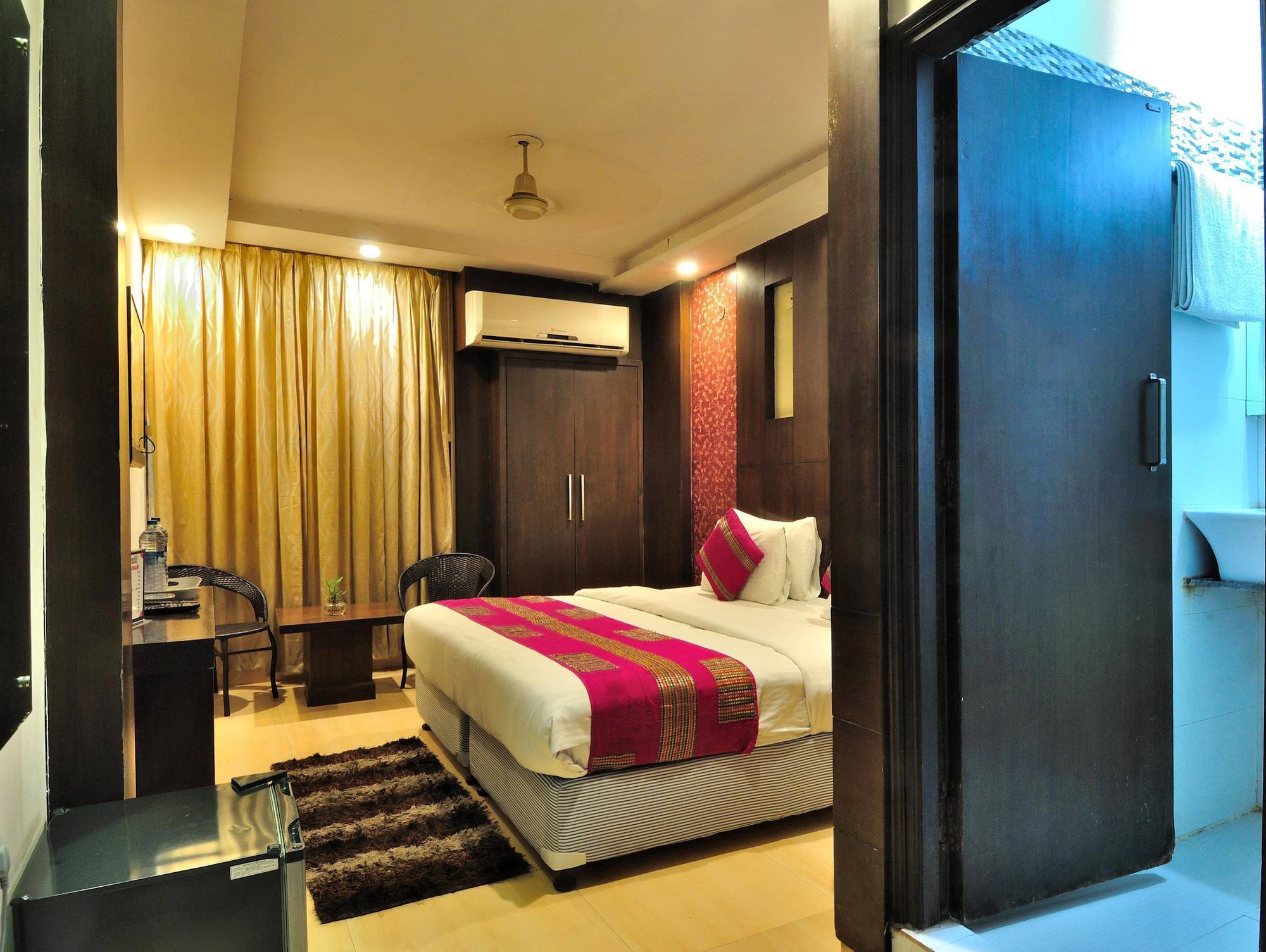 Hotel Shelton Νέο Δελχί Εξωτερικό φωτογραφία