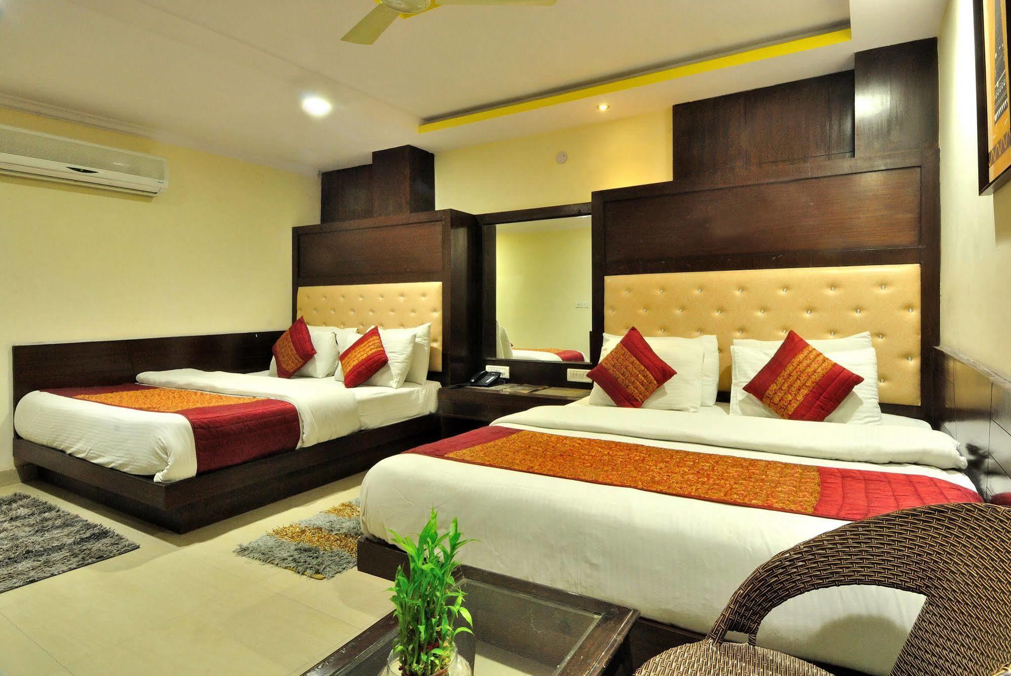 Hotel Shelton Νέο Δελχί Εξωτερικό φωτογραφία