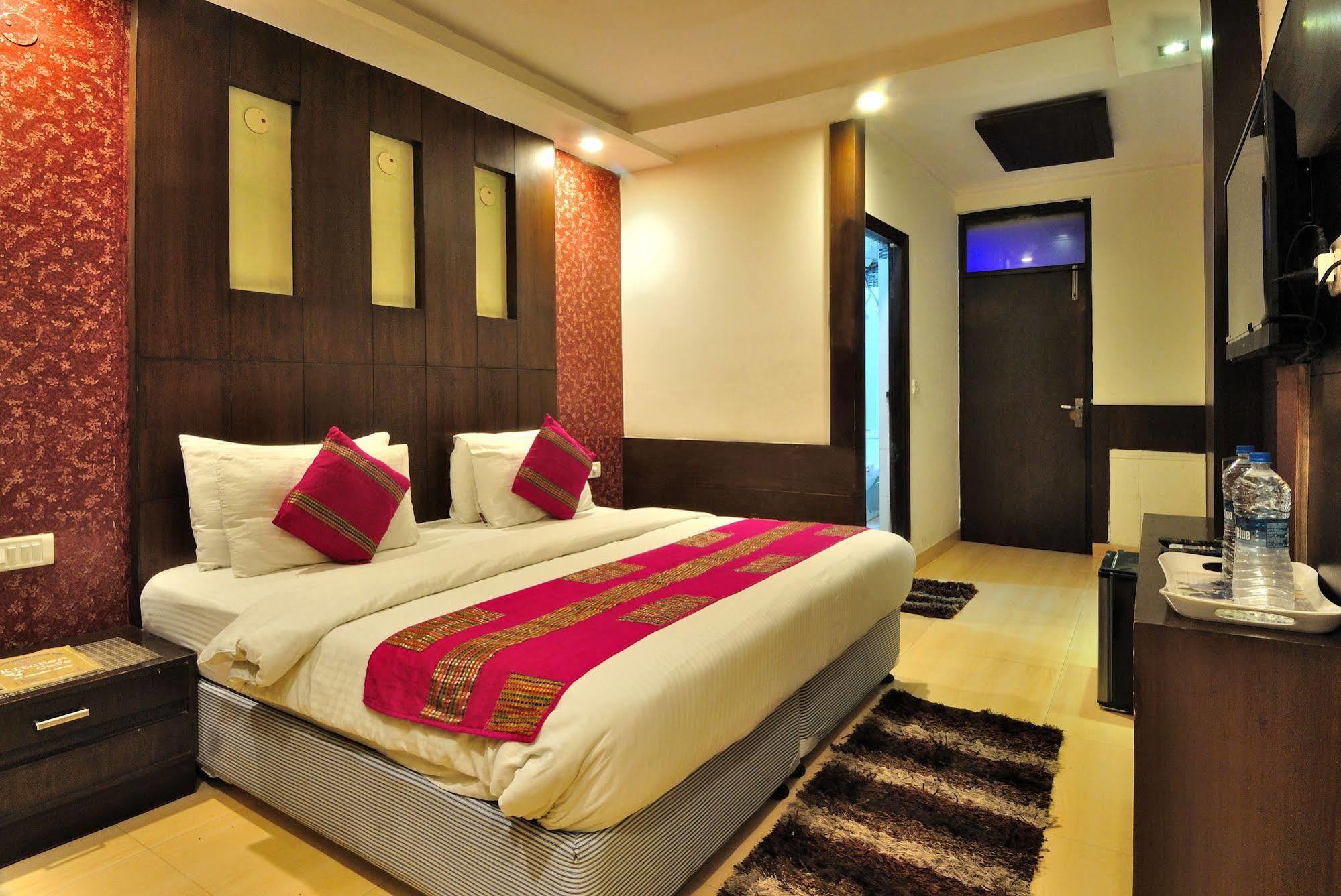 Hotel Shelton Νέο Δελχί Εξωτερικό φωτογραφία