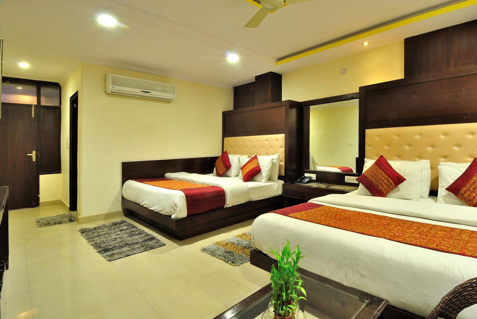 Hotel Shelton Νέο Δελχί Εξωτερικό φωτογραφία