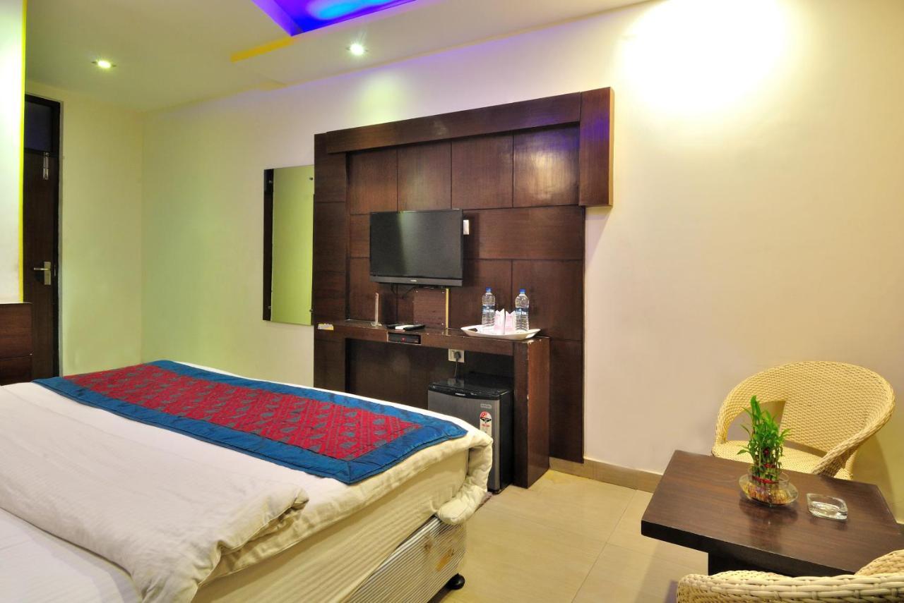 Hotel Shelton Νέο Δελχί Εξωτερικό φωτογραφία
