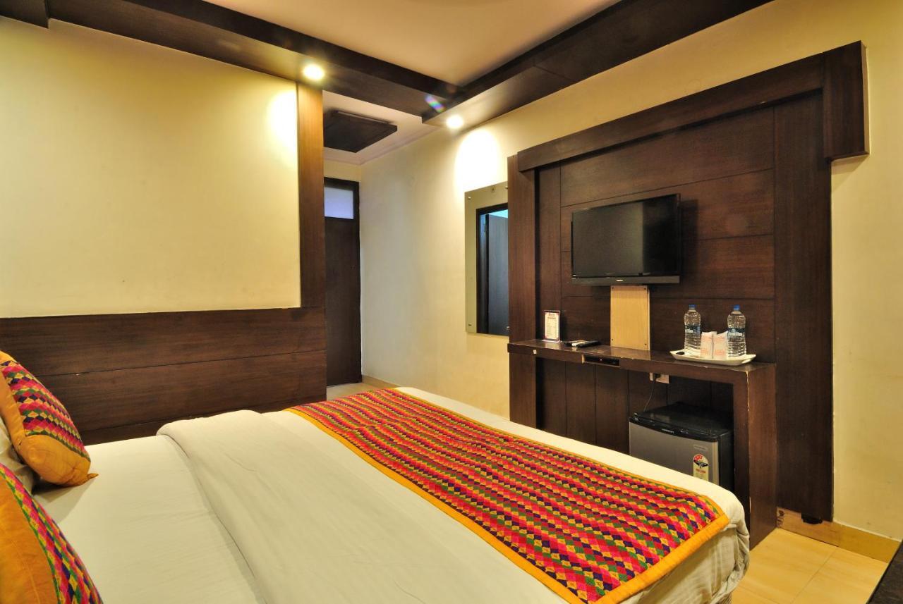 Hotel Shelton Νέο Δελχί Εξωτερικό φωτογραφία