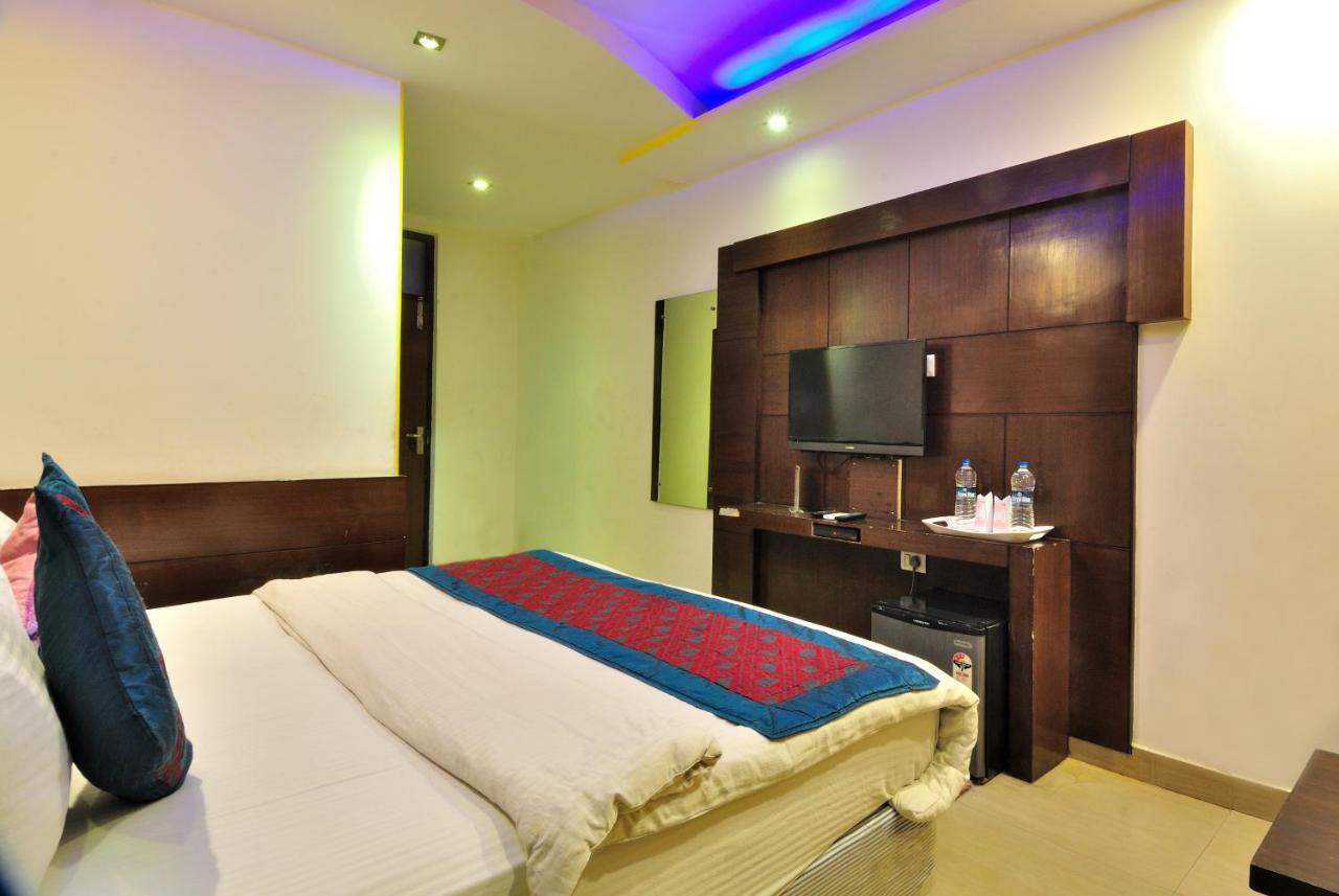 Hotel Shelton Νέο Δελχί Εξωτερικό φωτογραφία